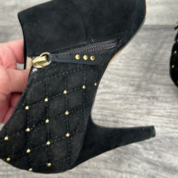 Adrienne Vittadini Suede Heel Ankle Booties  with gold studs Women size 8.5 - Picture 4 of 15